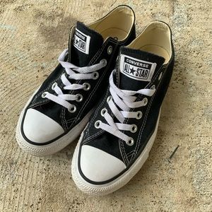 Woman’s Converse All Stars ⭐️ 👟